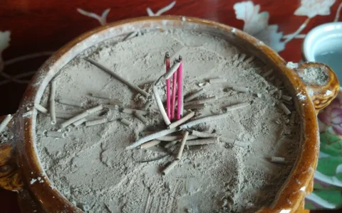 民俗点香规矩——香灰满了如何处理